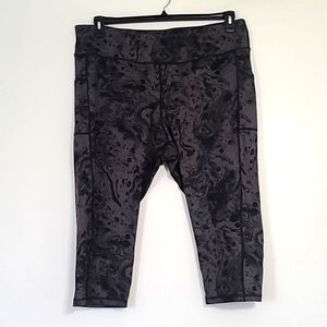 Black/Gray Workout Performance Cropped Pants